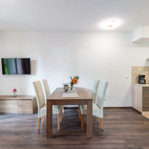 Apartament premium la etaj cu 2 camere pentru 4 pers.