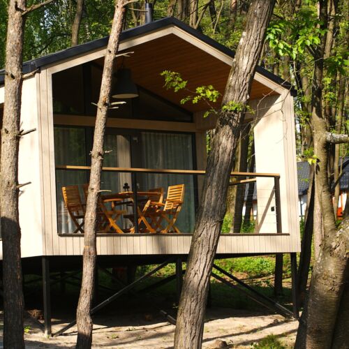 Casă de vară cu terasă cu vedere spre pădure pentru 2 pers. (se inchirieaza doar integral)