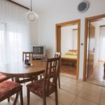 Apartament cu aer conditionat cu vedere spre mare cu 3 camere pentru 5 pers.