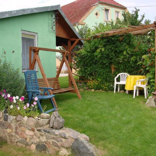 Casa de vara family cu balcon pentru 4 pers. (se inchirieaza doar integral)