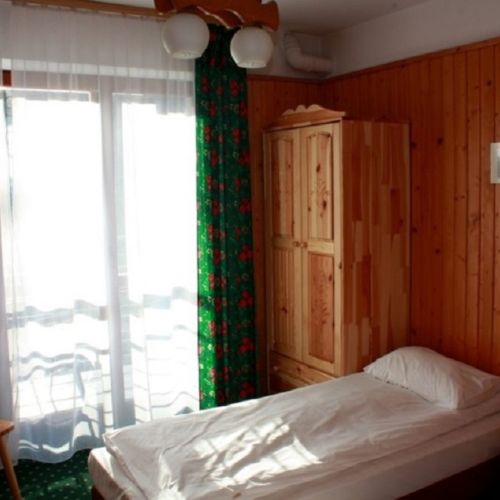 Standard Mountain View Twin Room