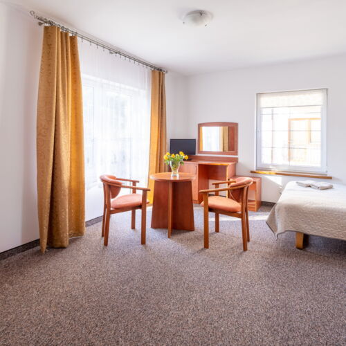 Zweibettzimmer Obergeschoss mit Badezimmer