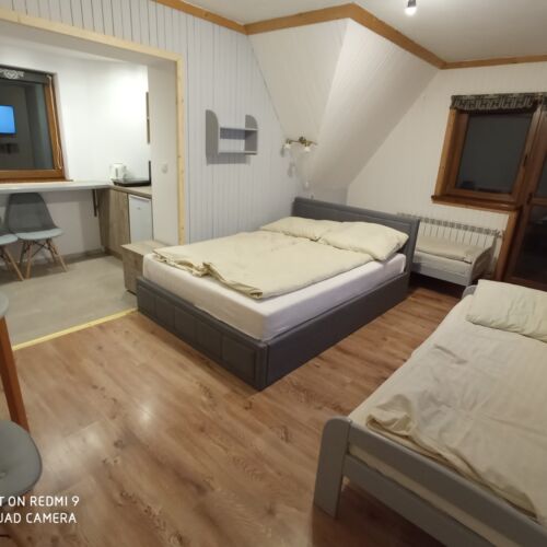 Pokój 4-osobowy z łazienką z aneksem kuchennym