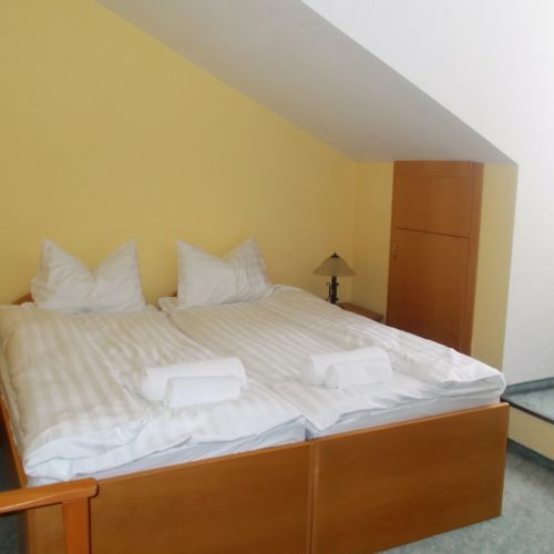 Pokój 2-osobowy na poddaszu Economy