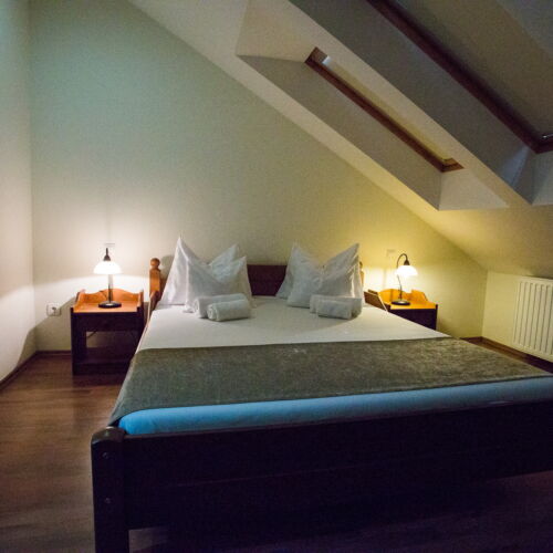 Camera dubla standard lângă piscină