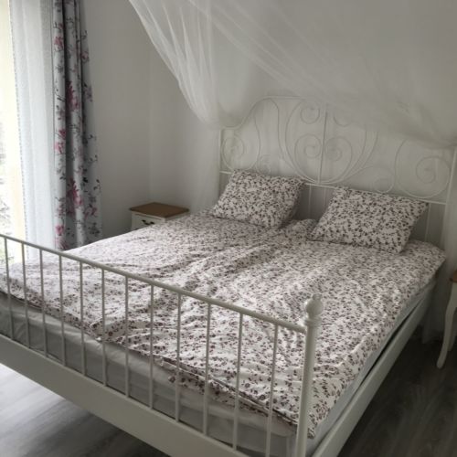 Apartament la etaj cu vedere spre curte cu 2 camere pentru 4 pers.