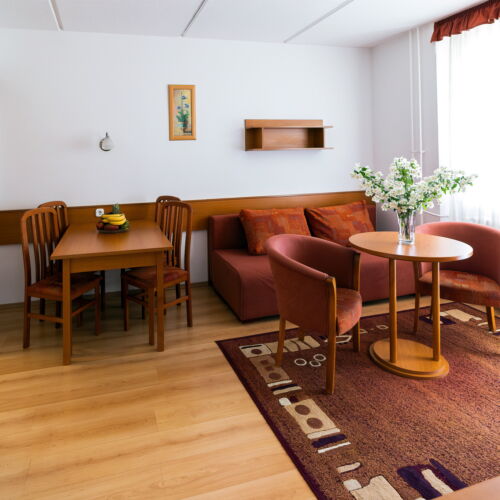 Apartament 5-osobowy Standard z balkonem z 2 pomieszczeniami sypialnianymi