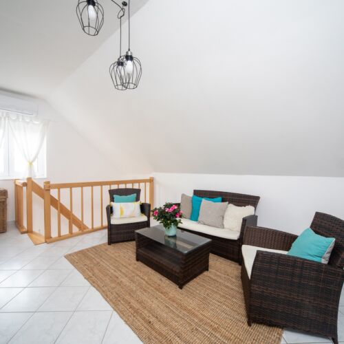 Casă de vară familial(ă) întreaga unitate pentru 8 pers. (se inchirieaza doar integral)