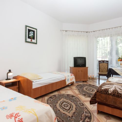 Pokój 4-osobowy na parterze ze wspólnym aneksem kuchennym