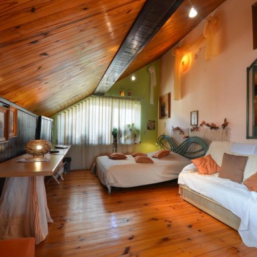 Mansard 10 Person Room