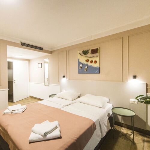 Camera dubla economy