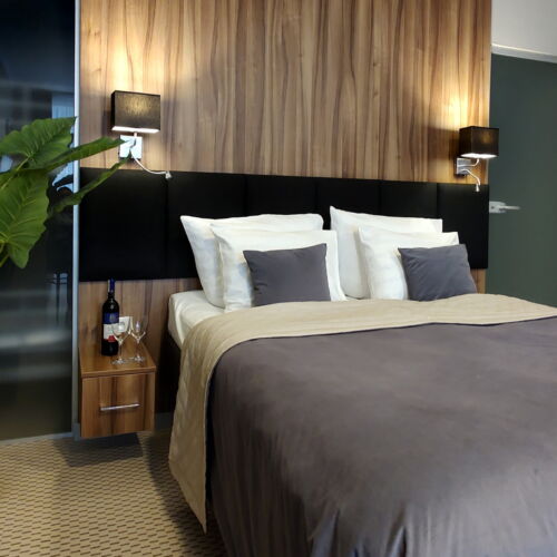 Deluxe 6 Person Room with Kitchenette