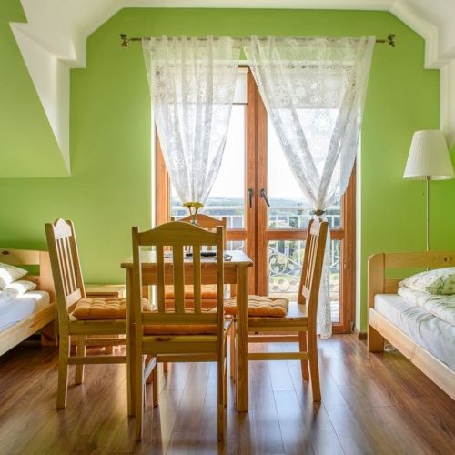 Camera cu grup sanitar cu vedere spre munte pentru 5 pers.