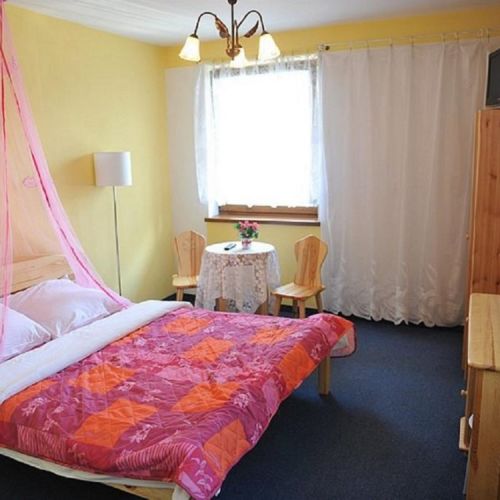 Camera dubla cu chicinetă proprie