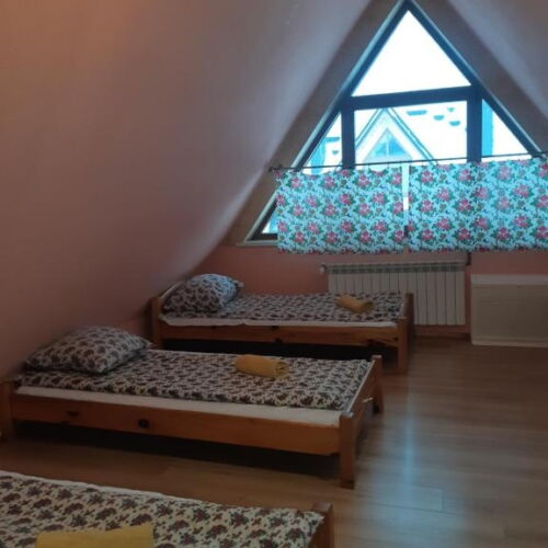 Apartament cu vedere spre munte cu 3 camere pentru 8 pers.