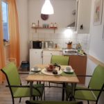 Apartament 4-osobowy z klimatyzacją na parterze z 2 pomieszczeniami sypialnianymi