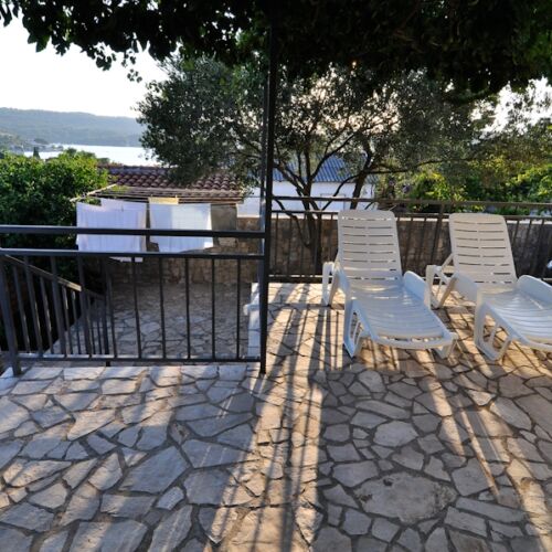 Apartament cu terasă cu vedere spre mare cu 3 camere pentru 6 pers. A-14729-a