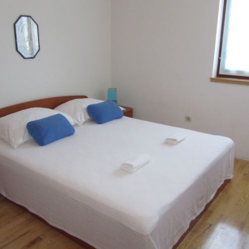 Apartament plavi cu vedere spre mare cu 2 camere pentru 4 pers. (se poate solicita pat suplimentar)