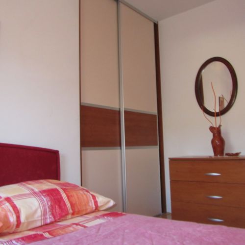 Apartament classic cu vedere spre mare cu 2 camere pentru 4 pers.