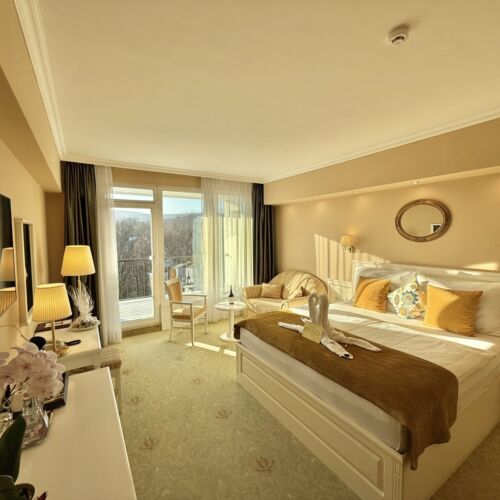 Erkélyes Családi franciaágyas szoba (pótágyazható)