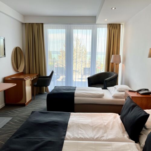 Camera tripla superior cu panorama