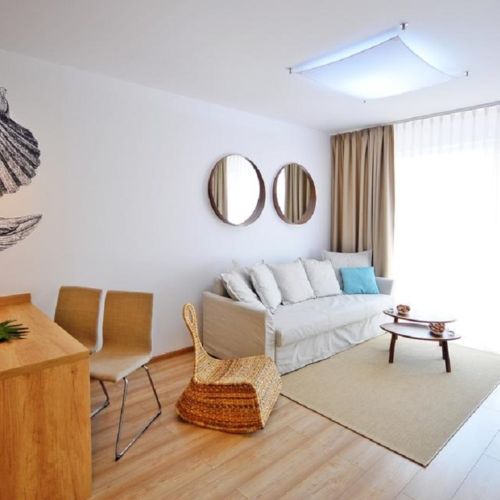 Apartament cu balcon cu vedere spre parc cu 2 camere pentru 4 pers.