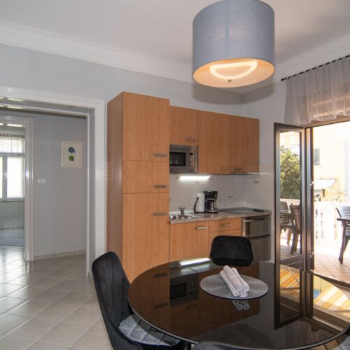 Apartman s balkónem pro 4 os. se 2 ložnicemi s výhledem na moře