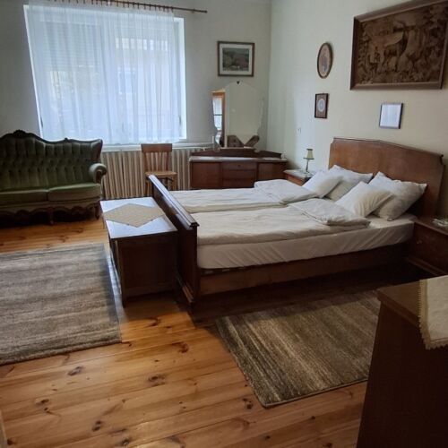 Castle View Apartment for 4 Persons with Terrace (extra beds available)