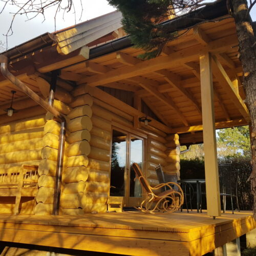 Cabană întreaga unitate cu vedere spre pădure pentru 3 pers. (se inchirieaza doar integral)