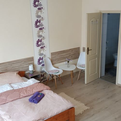 Camera cvadrupla family la etaj