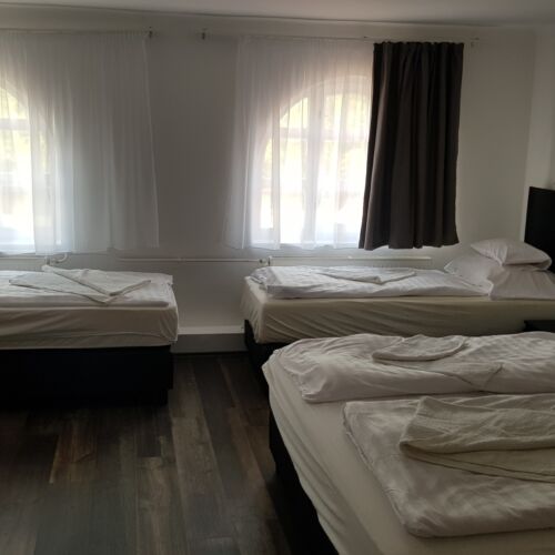 Pokój 4-osobowy z łazienką z klimatyzacją