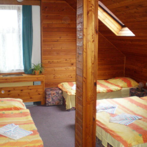 Quadruple Room with Shower and Shared Kitchenette