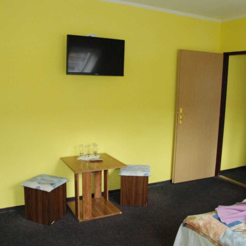 Camera tripla cu duș