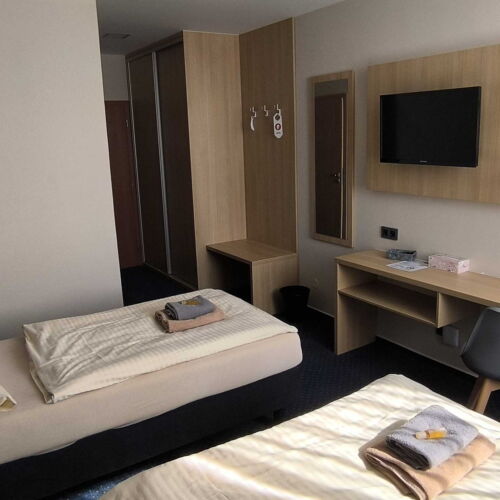 Dvoulůžkový pokoj STANDARD s klimatizací za příplatek