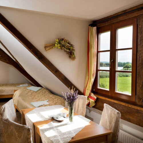 Pokoj s klimatizací se sprchou pro 4 os.