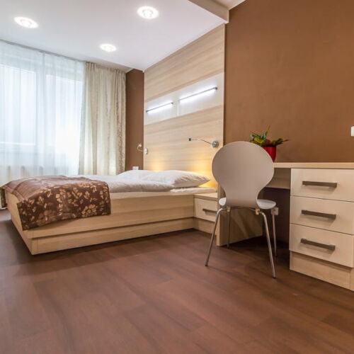 Apartman se sprchou s klimatizací pro 2 os.