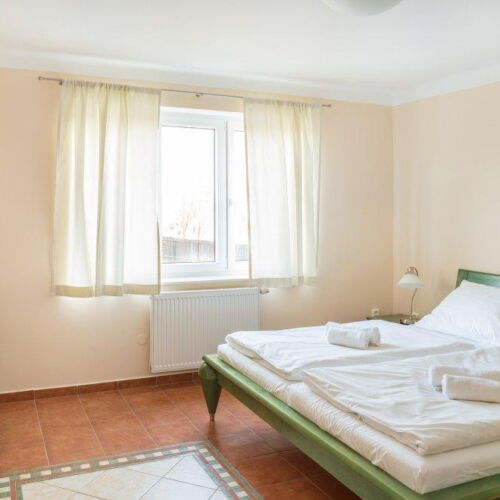 Apartman se sprchou s privátní koupelnou mimo apartmán pro 4 os. (s možností přistýlky)