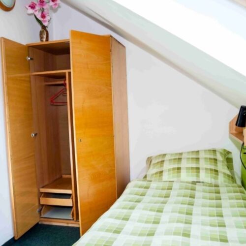 Pokoj se společnou koupelnou se společnou kuchyňkou pro 1 os.