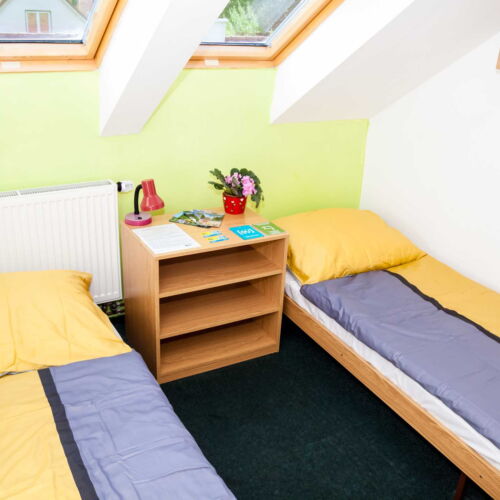 Pokoj se společnou koupelnou se společnou kuchyňkou pro 3 os.