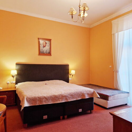 Zweibettzimmer mit Balkon