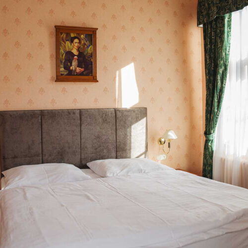 Zweibettzimmer mit Balkon