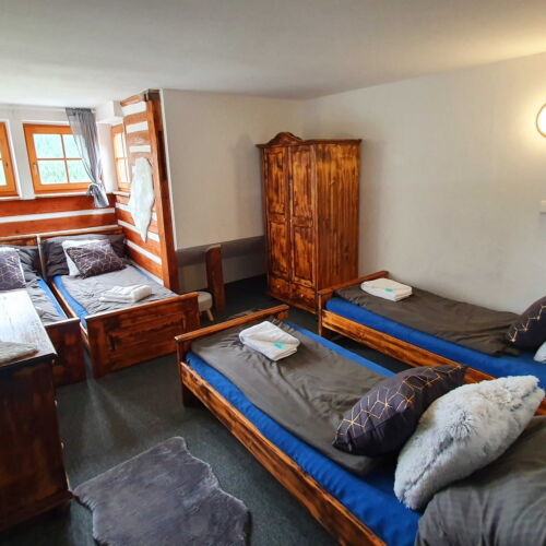 Pokoj se sprchou  pro 4 os.