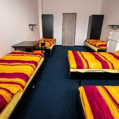 Camera cu baie comună cu chicinetă comună pentru 5 pers.