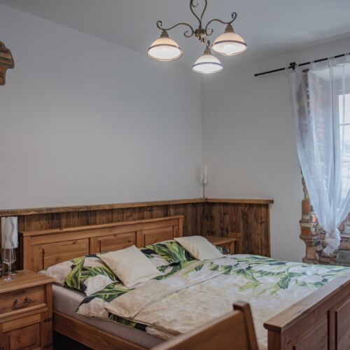 Pokoj s manželskou postelí