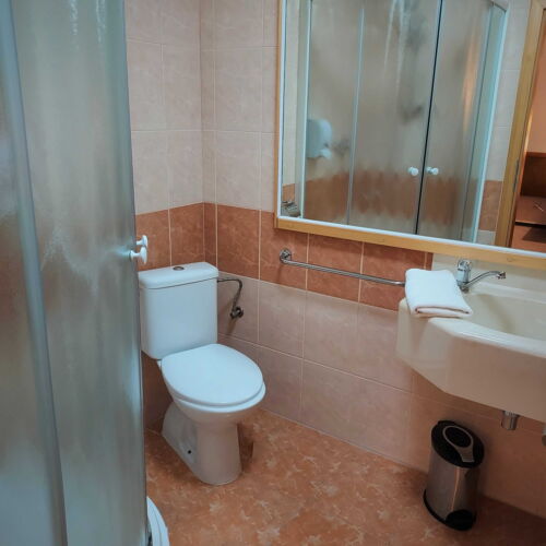 Pokoj s klimatizací se sprchou pro 3 os.