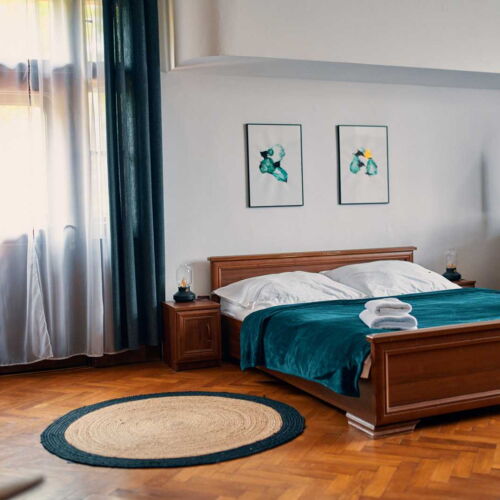 Zuhanyzós háromágyas szoba (pótágyazható)