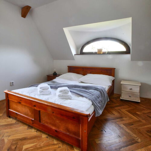 Zuhanyzós kétágyas szoba