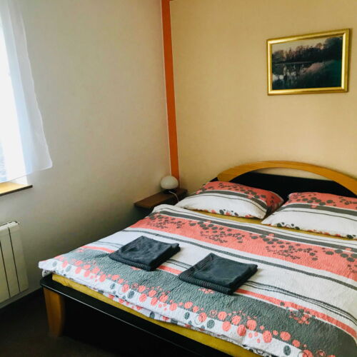 Pokoj s manželskou postelí