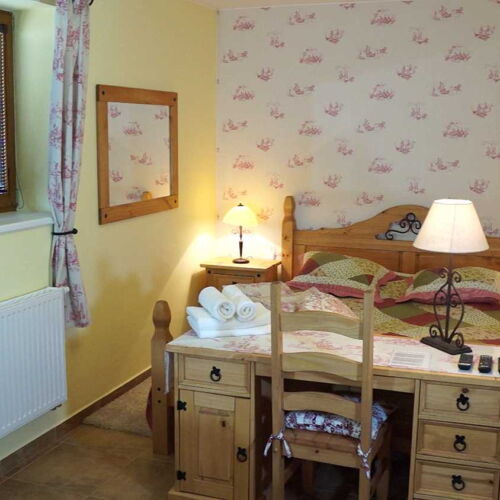 Pokoj s bezbariérovým přístupem s vlastní kuchyňkou s manželskou postelí