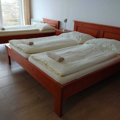 Pokoj se sprchou  pro 4 os.